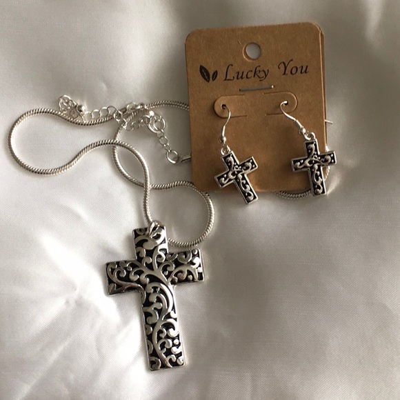 💥New Silver Filagree Cross Necklace Earring Set - Picture 1 of 9